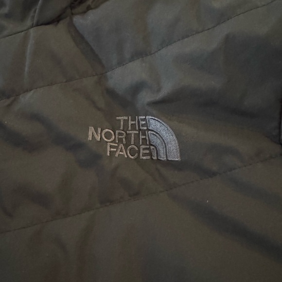 NWOT The North Face Women's Black Hooded Jacket - Picture 2 of 3
